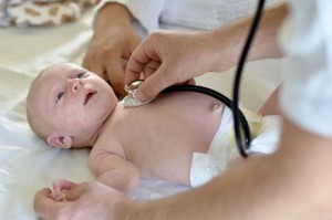 Stethoskop und Baby